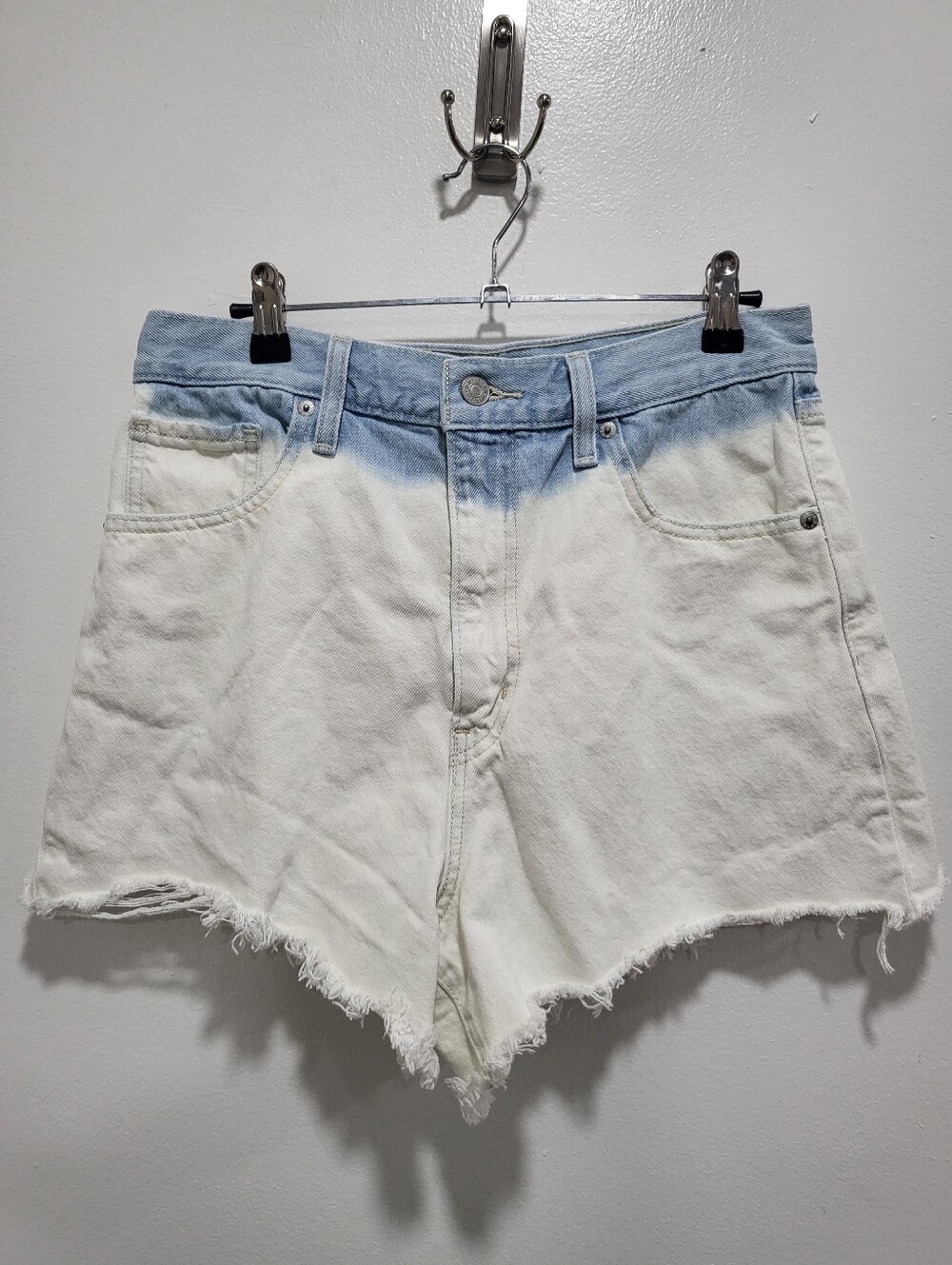 NWOT Levi's Ombre High Waist Mom Shorts - Size 29